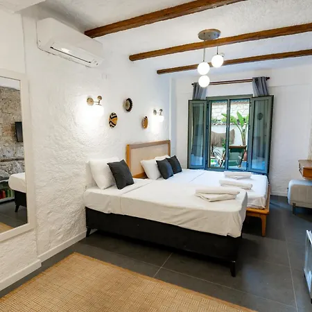The Comelly Alacati Cesme